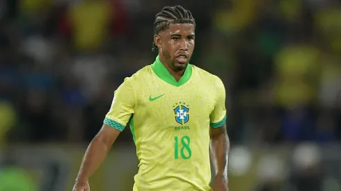 Andrey Santos pela Seleção Brasileira. (Foto: Thiago Ribeiro/AGIF)