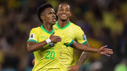 A celebração da carteira de motorista de Estêvão virou um momento marcante na seleção brasileira. (Foto: Ruano Carneiro/Getty Images)