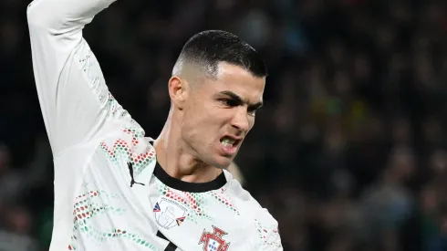 Cristiano Ronaldo é expulso em Irlanda x Portugal após agredir jogador adversário. (Photo by Charles McQuillan/Getty Images)