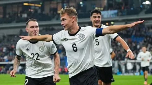 Joshua Kimmich, que deve ser titular contra o Luxemburgo, nesta sexta (14), pelas Eliminatórias. (foto: Pau Barrena/Getty Images)