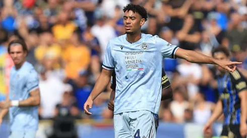 Arthur Atta, destaque da Udinese e da seleção francesa, entrou no radar de Manchester City e Barcelona para a janela de janeiro de 2026. (Foto de Gabriele Maltinti/Getty Images)
