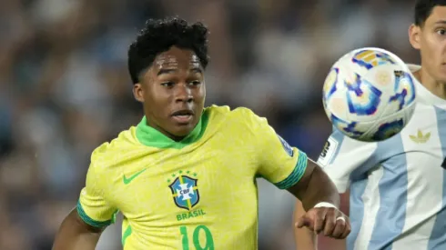 Endrick em ação pela Seleção Brasileira.