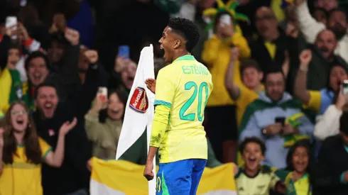 Estêvão comemorando gol pela Seleção Brasileira.