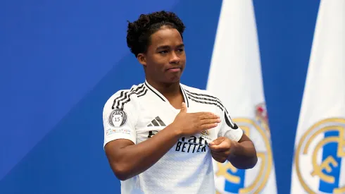 Endrick é apresentado para a torcida do Real Madrid. (Foto: Angel Martinez/Getty Images)