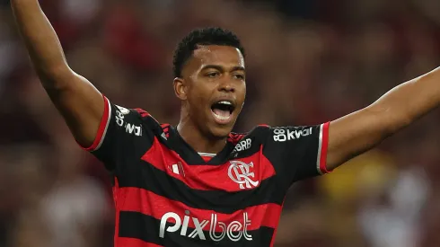 Atlas, do México, aprova chegada de Carlinhos e pode comprá-lo junto ao Flamengo. (Foto: Wagner Meier/Getty Images)