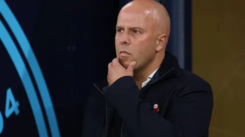 Arne Slot em ação pelo Liverpool.