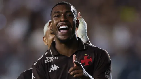 Rayan, atacante do Vasco, é alvo de diversos clubes, mas ele tem renovação encaminhada com clube carioca (Foto: Lucas Figueiredo/Getty Images)