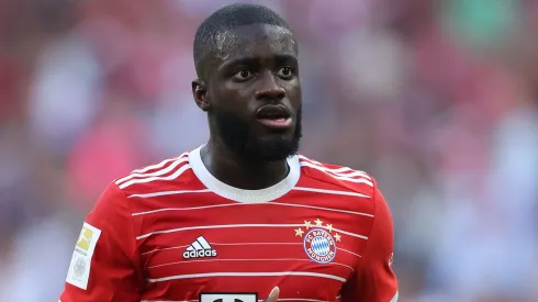 Dayot Upamecano, do Bayern de Munique, é alvo do Real Madrid. Ele comentou sobre o futuro de (Photo by Alexander Hassenstein/Getty Images)