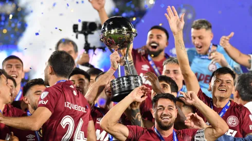 Jogadores do Lanús comemorando título da Sul-Americana. Foto: Christian Alvarenga