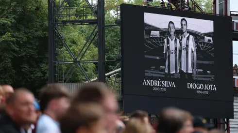 Diogo Jota e o irmão, André Silva, foram homenageados pelo Real Madrid