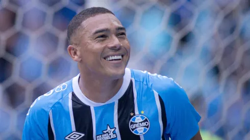 Carlos Vinícius pelo Grêmio. (Foto: Maxi Franzoi/AGIF)