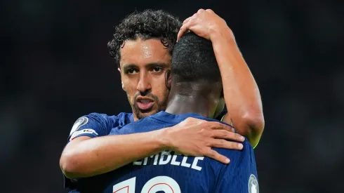 Dembélé participa integralmente do treino em Poissy e pode reforçar o PSG diante do Tottenham; liberação depende de resposta muscular nas avaliações pré‐jogo. (Foto: Franco Arland/Getty Images)