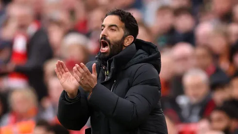 Manchester United não descarta negociar Zirkzee e Mainoo em janeiro. (Photo by Carl Recine/Getty Images)