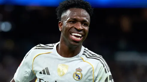 Vinicius Júnior é acompanhado pelo Manchester City enquanto sua renovação não avança e a postura com Xabi Alonso no Real Madrid (Foto: Angel Martinez/Getty Images)