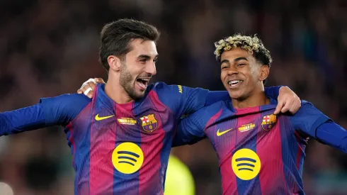 Ferrán Torres e Lamine Yamal comemoram gol do Barcelona (Foto: Alex Caparros/Getty Images)