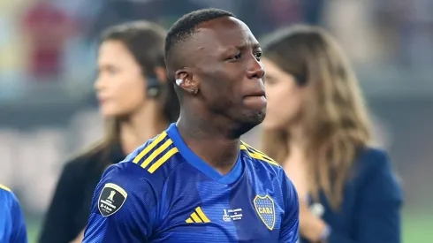 Luis Advíncula chora após vice do Boca Juniors. (Foto: Raul Sifuentes/Getty Images)