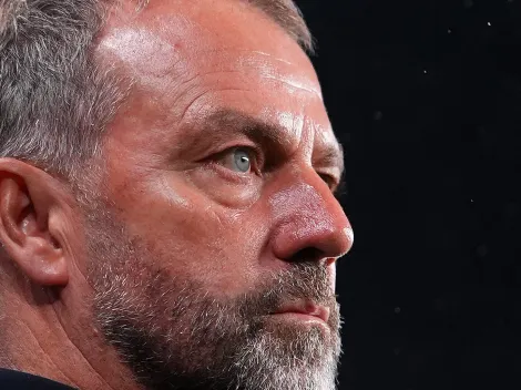 Torcida do Barcelona culpa Hansi Flick por derrota para o Chelsea