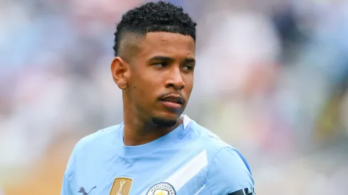 Torcedores do Manchester City ficaram irritados e criticaram o clube por não ter vendido Savinho ao Tottenham (Foto: David Ramos/Getty Images)