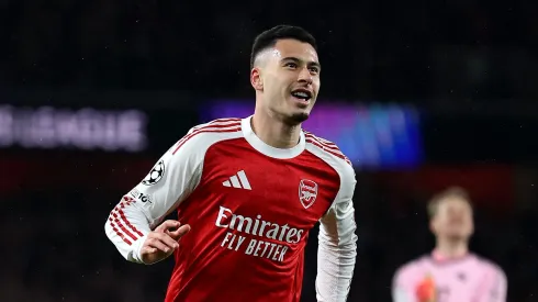 Gabriel Martinelli humilha Neuer em vitória do Arsenal contra o Bayern. (Foto: Richard Heathcote/Getty Images)