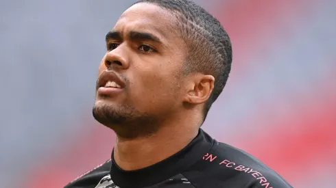 Douglas Costa abre mão de valores e tenta retorno ao Grêmio para 2026. Foto: Lukas Barth-Tuttas – Pool/Getty Images