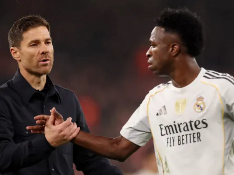 Xabi Alonso faz reunião para entender melhor os jogadores, que aprovam