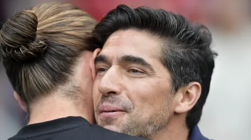 Filipe Luís e Abel Ferreira juntos. (Foto: Thiago Ribeiro/AGIF)
