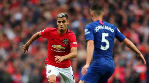 Andreas Pereira pelo Manchester United e Jorginho pelo Chelsea. (Foto: Julian Finney/Getty Images)