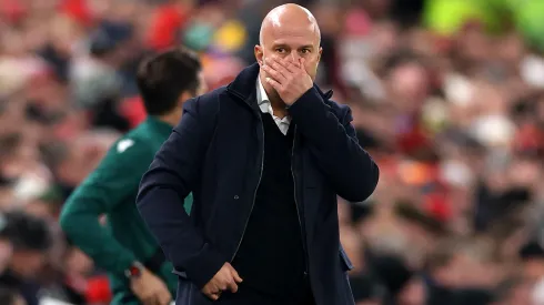 Liverpool decide manter Arne Slot mesmo após vexame contra o PSV. (Foto: Carl Recine/Getty Images)