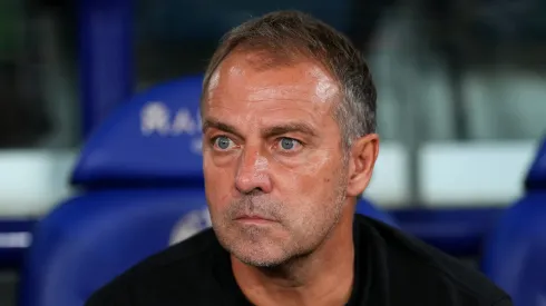 Hansi Flick solicita reforços de última hora ao Barcelona. Foto: Alex Caparros/Getty Images