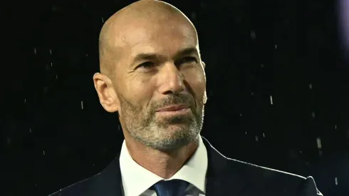 Zidane está interessado em assumir o Liverpool; Clube vai manter Slot. (Foto: Loic Venance – Pool/Getty Images)