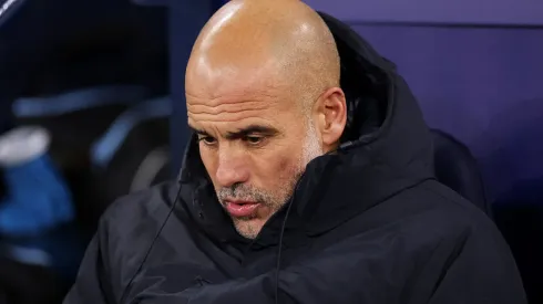 Pep Guardiola em banco de reserva no Manchester City. Stu Forster/Getty Images.