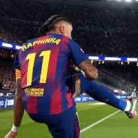 Raphinha estende a mão: o gesto do jogador para um cabisbaixo Flick