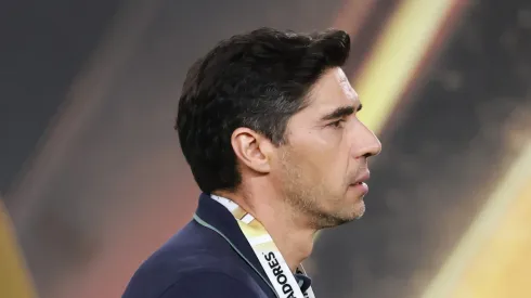 Abel Ferreira admite frustração pela derrota para o Flamengo, mas sustenta que o projeto alviverde vai além de um resultado isolado. (Foto: Hector Vivas/Getty Images)