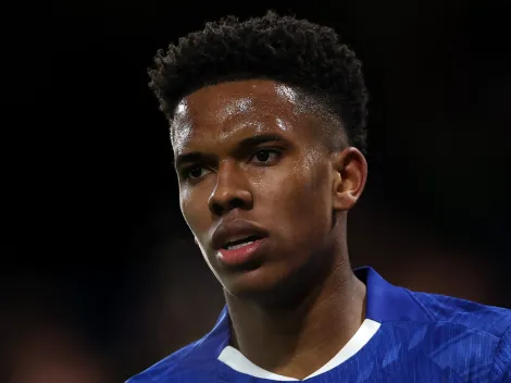 Enzo Maresca prioriza carga de trabalho e barra Estêvão do time titular do Chelsea