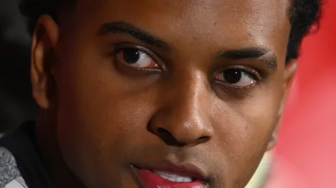 Rodrygo vive a pior seca de gols da carreira no Real Madrid: 30 partidas oficiais sem marcar, igualando o recorde negativo de Mariano Díaz. (Foto: David Ramos/Getty Images)