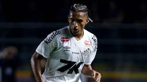 Souza, lateral do Santos. (Foto: Ricardo Moreira/Getty Images)