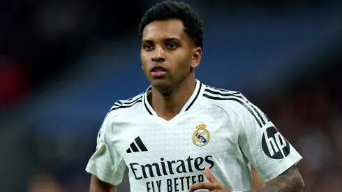 Rodrygo, atacante do Real Madrid, pode deixar o clube, já que os dirigentes vão analisar ofertas (Foto: Angel Martinez/Getty Images)
