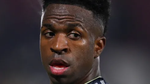 Vini Jr se enfurece com Xabi Alonso em Girona x Real Madrid. (Foto: David Ramos/Getty Images)