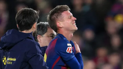 Barcelona liga alerta após Dani Olmo deslocar ombro pela segunda vez na carreira. (Photo by David Ramos/Getty Images)