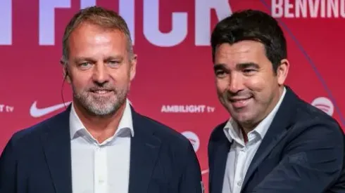 Deco, diretor esportivo do Barcelona e Hansi Flick, treinador do time. Dirigente comentou que reforços não chegarão em janeiro (Foto: Eric Alonso/Getty Images)