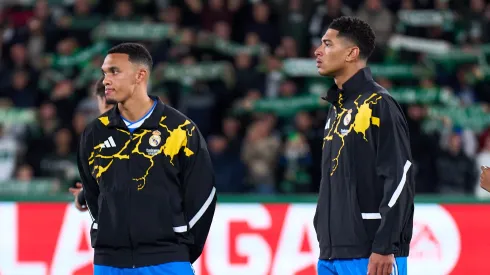 Jude Bellingham e Alexander-Arnold em pré-jogo do Real Madrid. (Photo by Angel Martinez/Getty Images)