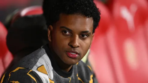 Rodrygo no banco de reservas. Foto: David Ramos/Getty Images