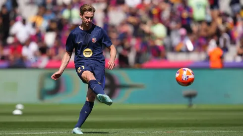 De Jong pode voltar a ser titular do Barcelona, na partida contra o Real Betis