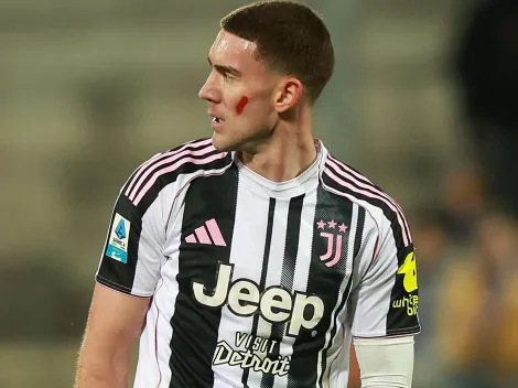 Vlahovic curte fotos do título do Flamengo e leva Fanáticos a loucura