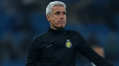 Luís Castro está em negociações para assumir o Grêmio. (Photo by Yasser Bakhsh/Getty Images)