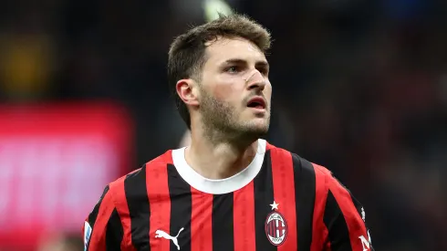 Santiago Giménez, atacante do Milan (Photo by Marco Luzzani/Getty Images)
