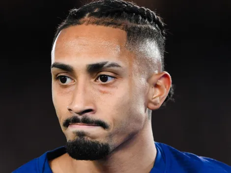 Raphinha é alvo de críticas da torcida do Barcelona na Champions League