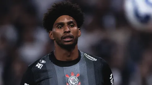 Hugo Souza, do Corinthians, se tornou um alvo do Milan caso clube italiano não renove com seu goleiro, Mike Maignan. Foto: Ettore Chiereguini/AGIF