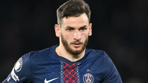 Kvaratskhelia em campo com o PSG (Foto: Stuart Franklin/Getty Images)