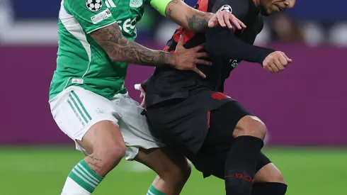 Revés prematuro: gol contra de Bruno Guimarães coloca Newcastle em desvantagem na Liga dos Campeões. (Foto: Lars Baron/Getty Images)